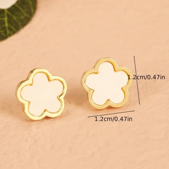 Classic White Clove Charm Stud Earrings - Picture 4 of 4